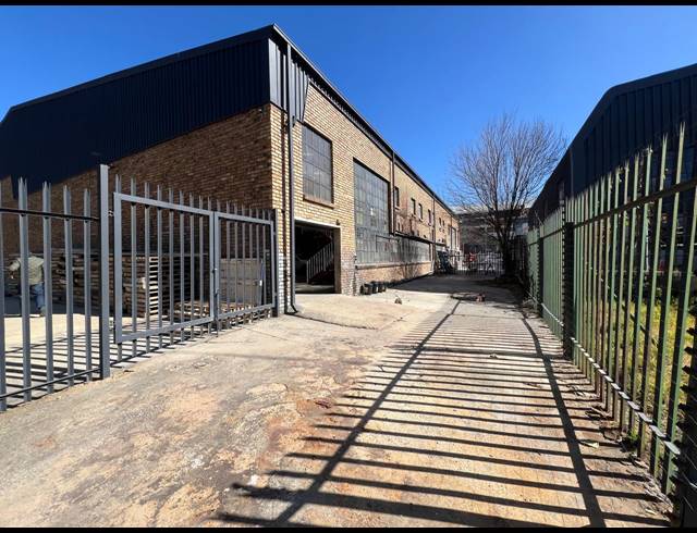 771M² WAREHOUSE TO LET IN STRIJDOMPARK